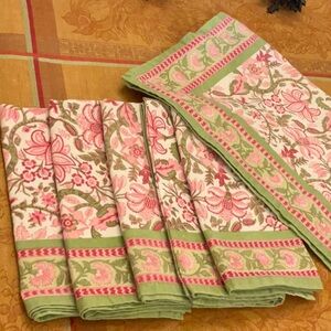 Beautiful set of 6 cotton napkins.  Beautiful colors, design and quality.